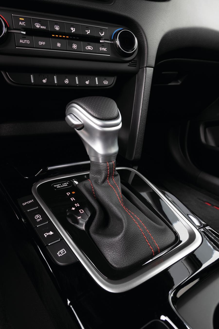 Детали интерьера Kia Ceed GT-Line 2021 года  (WW) (фото 3 из 7)